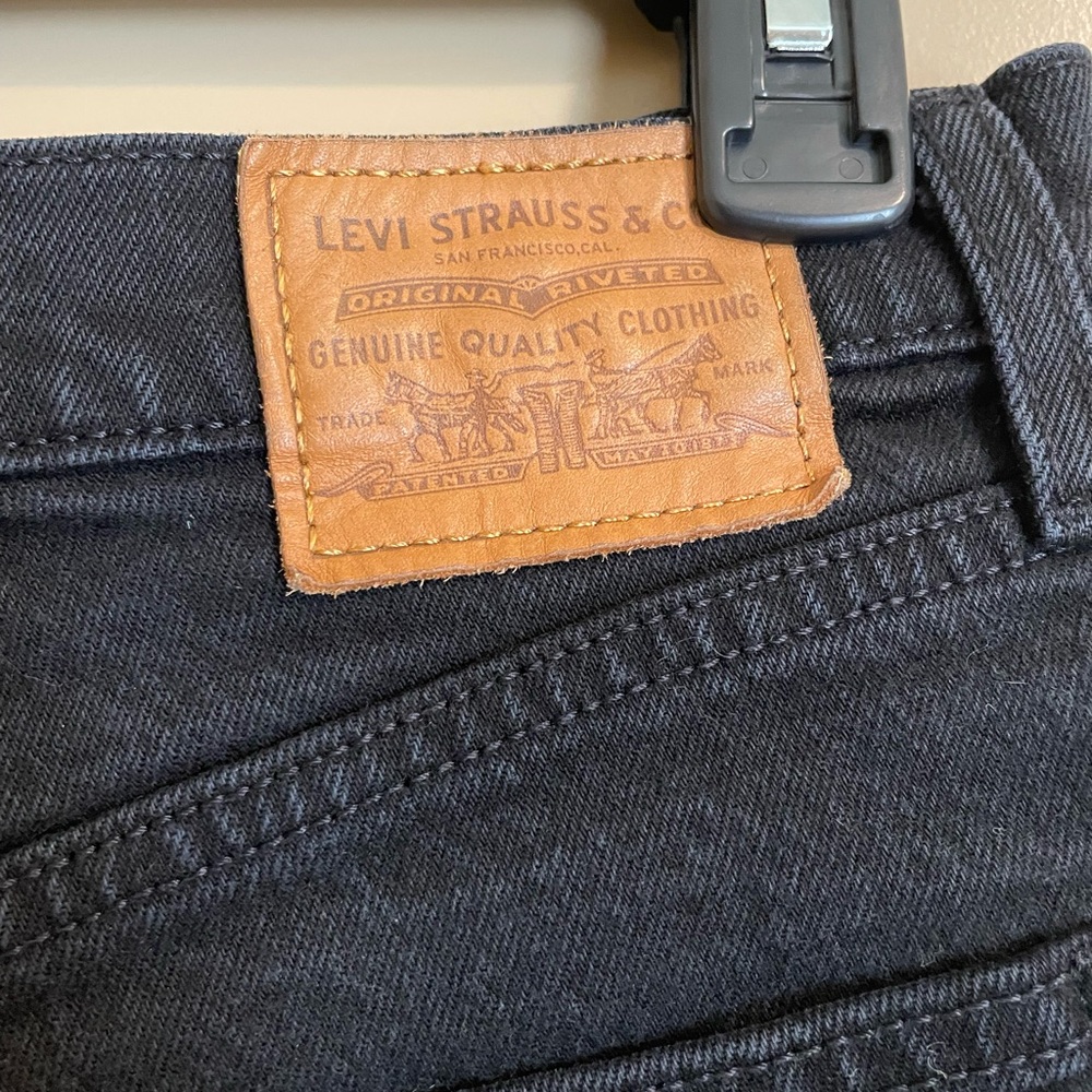 Levi's Black Ribcage Shorts Distressed Hem Black Size 27 - Picture 3 of 6